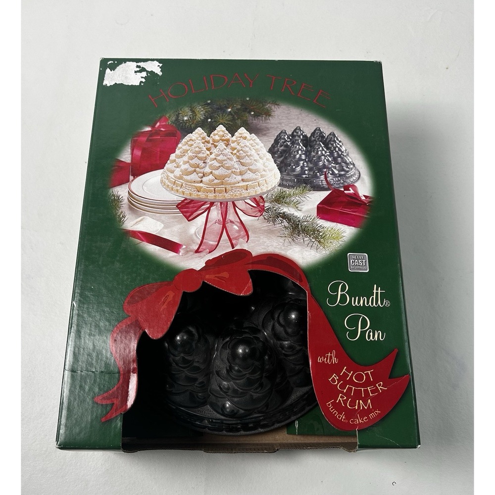 Nordic Ware Holiday Tree Bundt Cake Pan Mold Christmas Tree Cast Aluminum - Picture 1 of 4